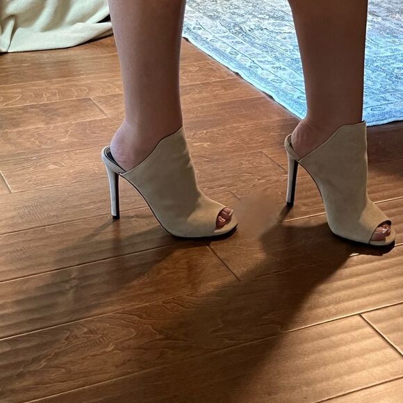 Steve Madden “Sooki” Women's Cream Peep Toe Mules - Picture 6 of 6